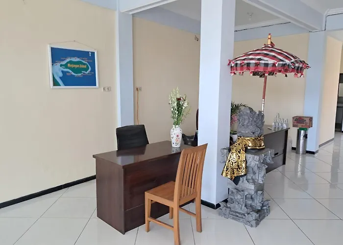 Avana & Dive Center